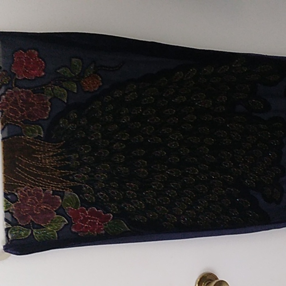 Shawl - Picture 3 of 3